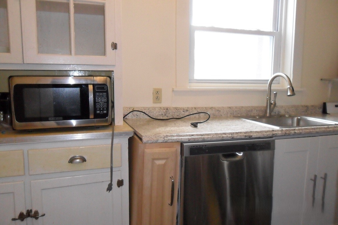 Kitchen - new dishwasher - 210 N Geneva St