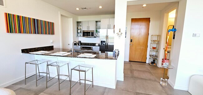 Building Photo - 365 SE 6th Ave