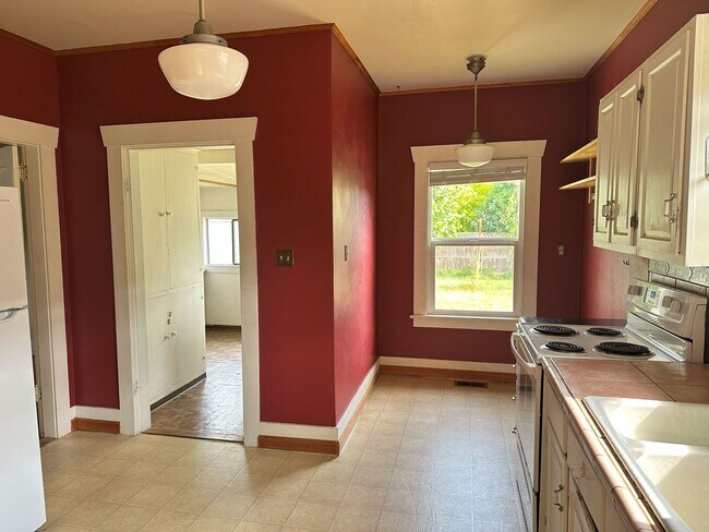 Building Photo - 2 bdrm/1 bath Lettered Streets cottage for rent