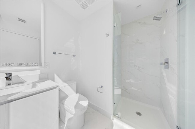 Building Photo - 700 NE 24th St