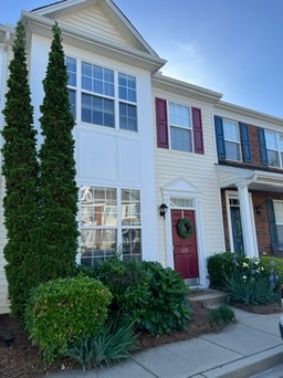 Primary Photo - 105 Bumble Cir