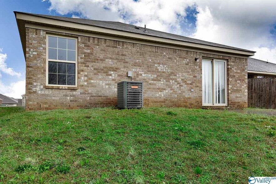 Building Photo - 140 Harold Murphy Dr