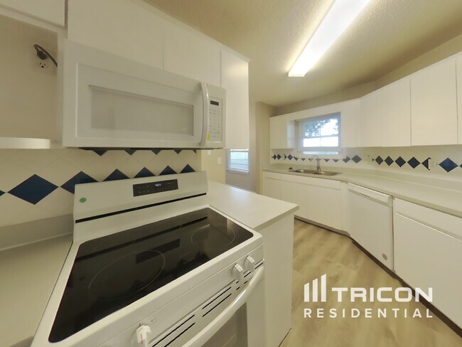 Building Photo - 6711 Lemon Tree Dr