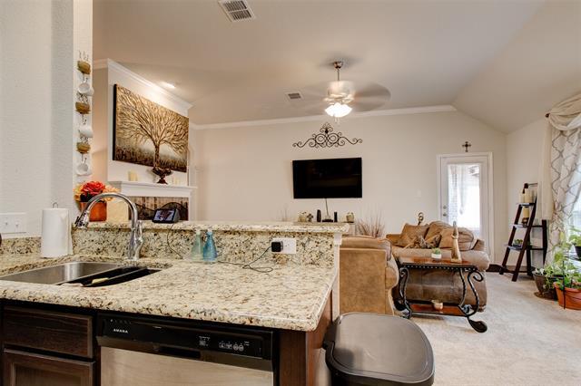 Building Photo - 531 Sydney St