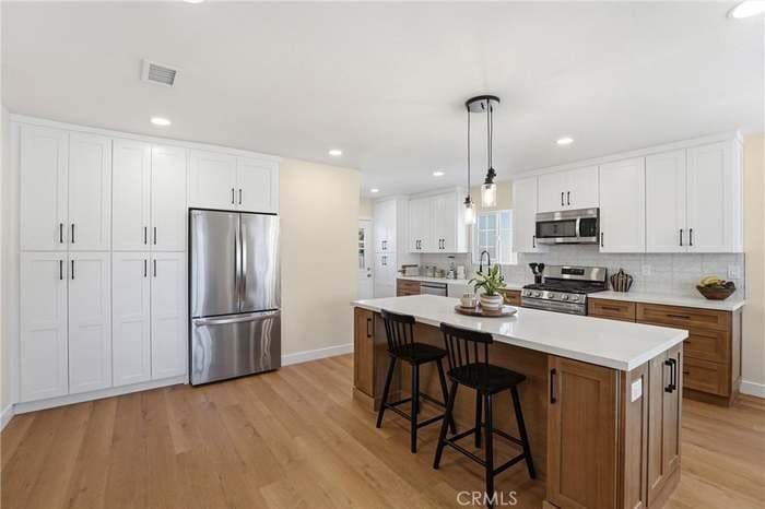 Building Photo - 329 Catalpa Ave