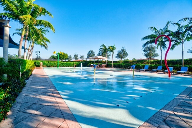 Building Photo - Furnished 3 Bedroom Luxurious Single Famil...