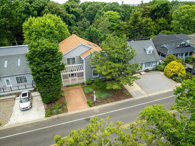 Building Photo - 710 Light House Ave