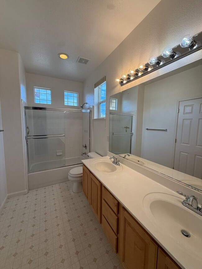 Building Photo - 2429 Flatley Cir