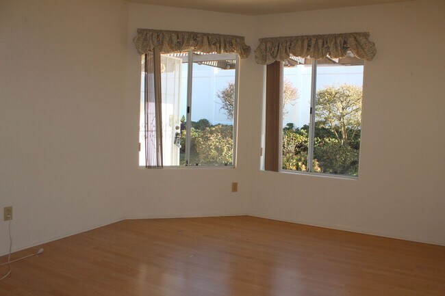 Building Photo - 2bd/2bth Ocean Hills 55+ Single Level home!