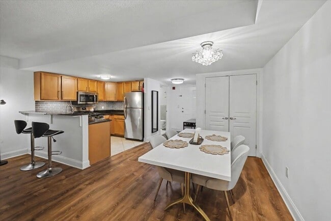 Building Photo - 4301 Park Ave