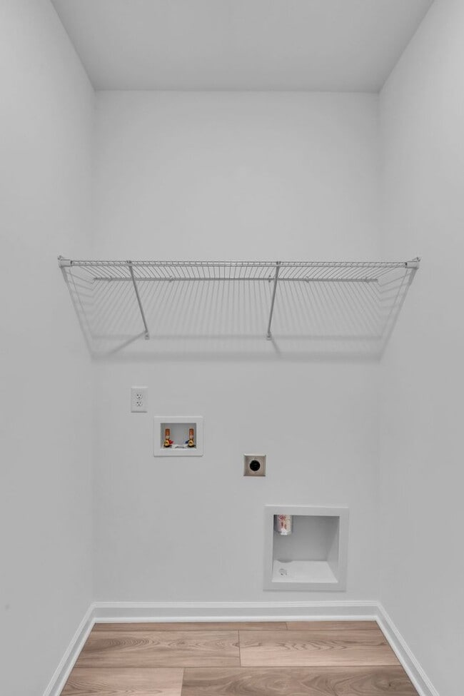 Building Photo - Brand New Townhome