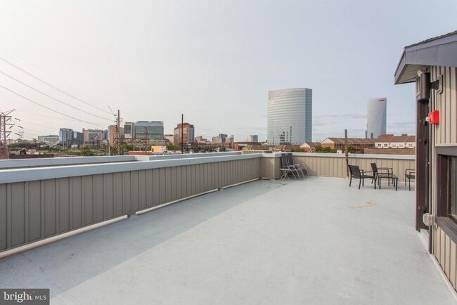 Building Photo - 2553 Montrose St