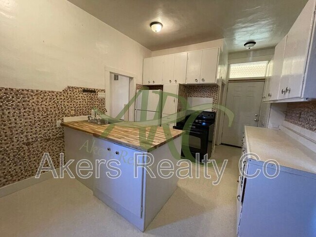 Building Photo - 501 Van Buren St