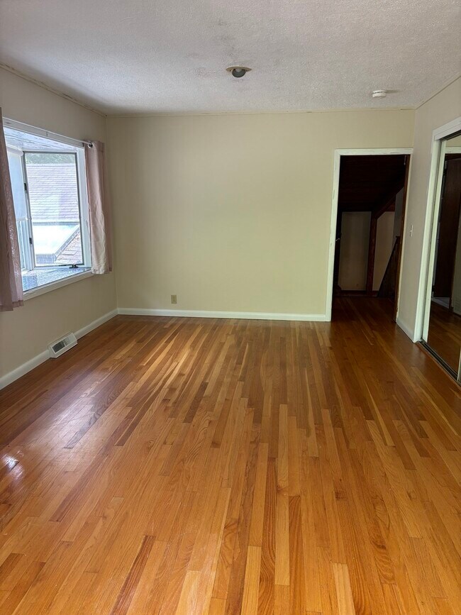 Building Photo - 191 Samoset St