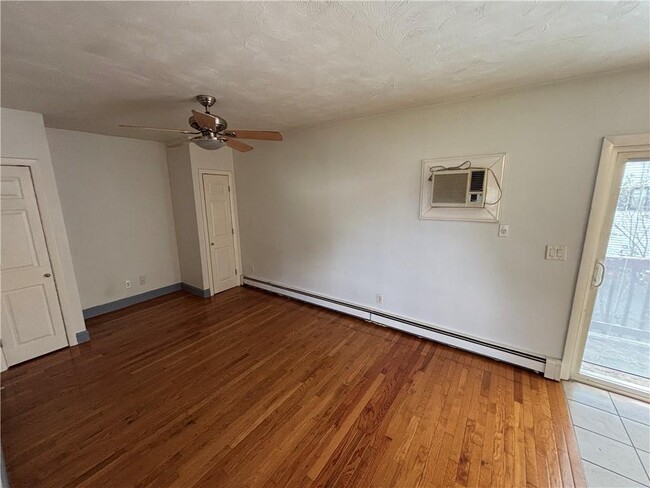 Building Photo - 336 Killingly St