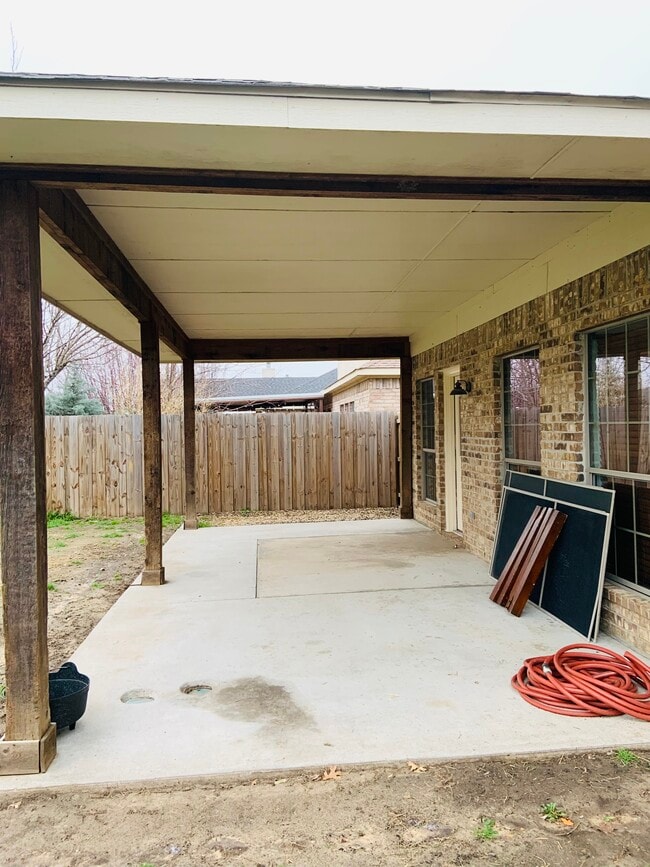 Building Photo - 1613 Makayla Ln