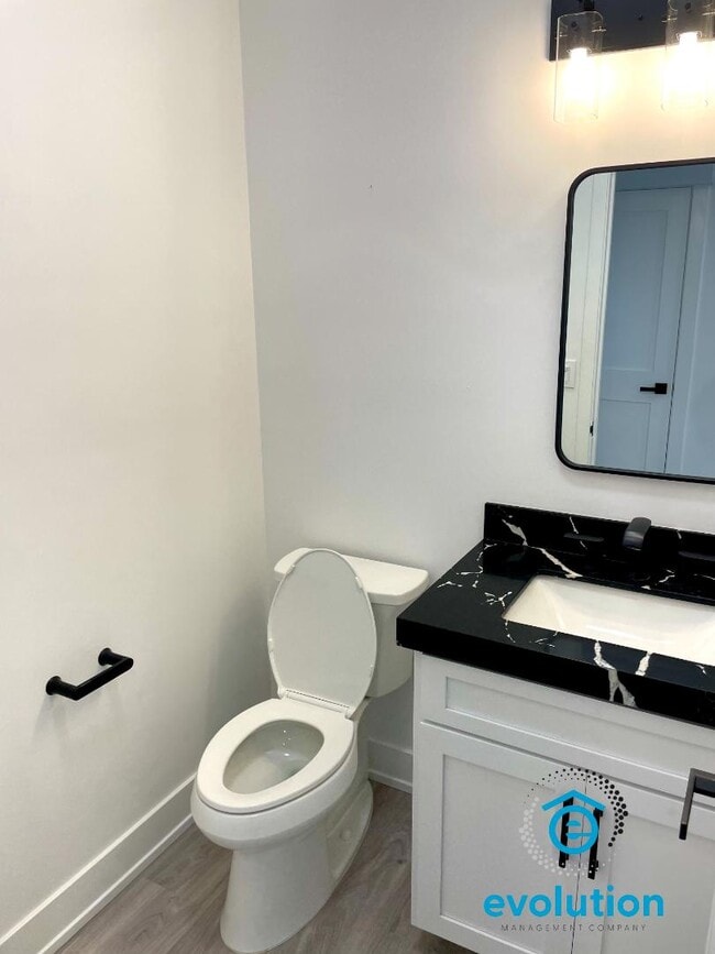 Building Photo - 8673 Golf Dr