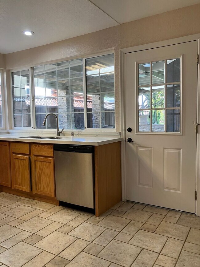 Building Photo - Nicely Updated 4-Bedroom House With Nice B...