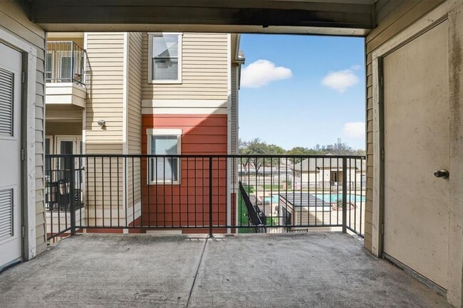 Building Photo - 1901 Crossing Pl