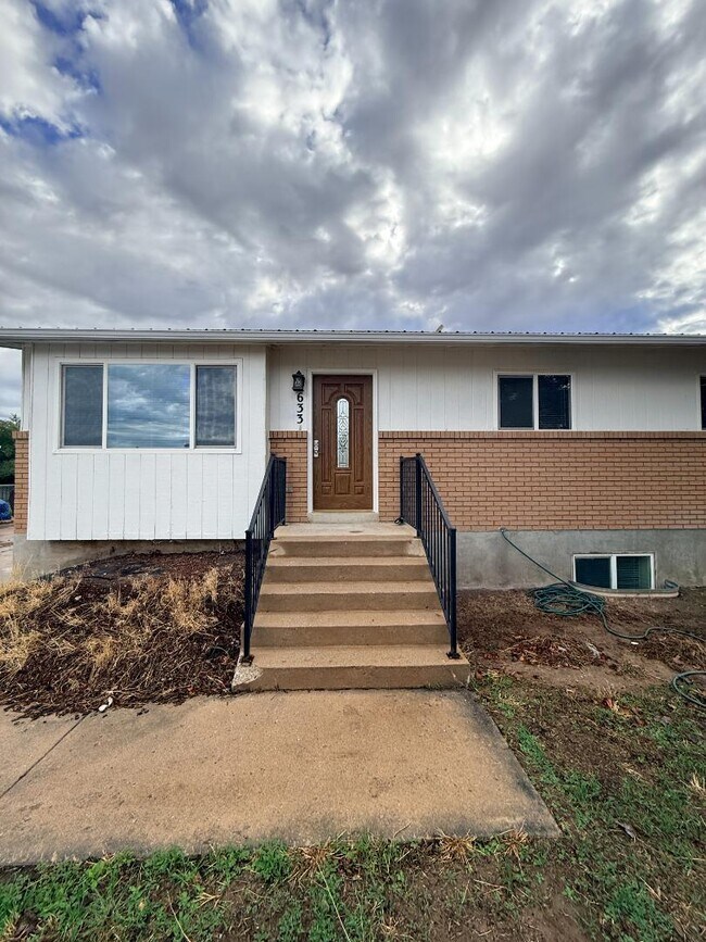 Building Photo - 633 S 1500 E