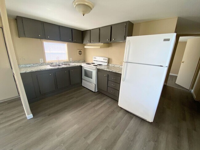 Building Photo - Affordable 1-Bed Mobile Home in Sulphur, L...