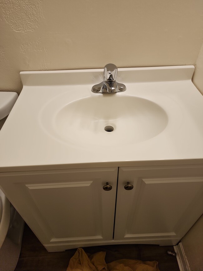 Bathroom Vanity - New - 5045 Dorchester Cir