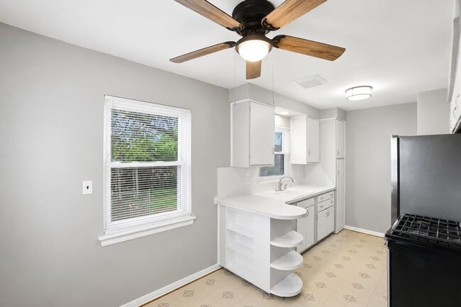 Building Photo - 3267 Walmar Dr
