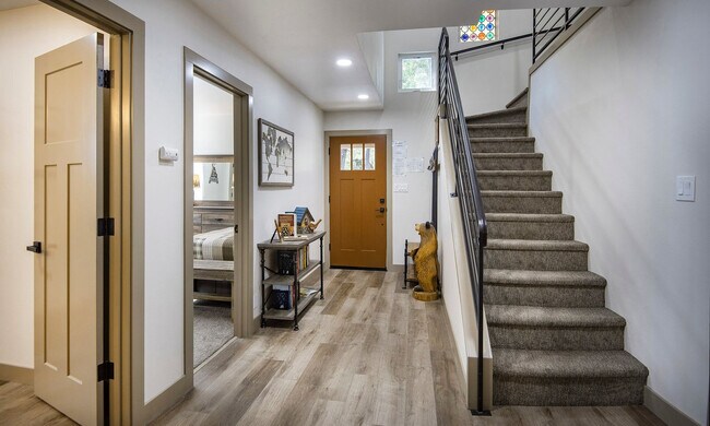 Building Photo - 2643 Mariposa Ave