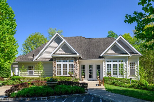 Building Photo - 82 Suzie Dr