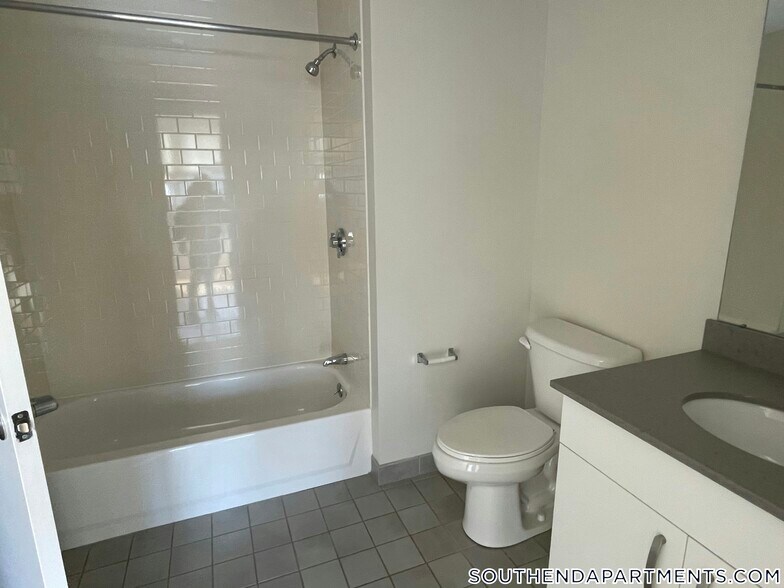 Building Photo - 601 Albany St