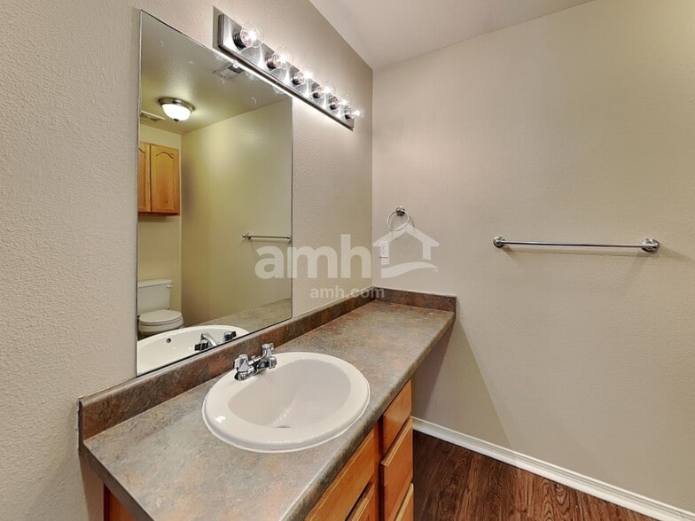 Building Photo - 2136 Summit Way