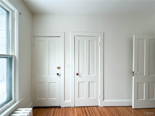 Building Photo - 507 Henry St