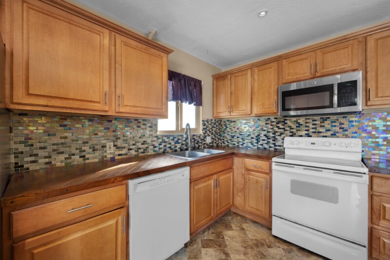 Building Photo - 2165 Broadmoor Rd Cir