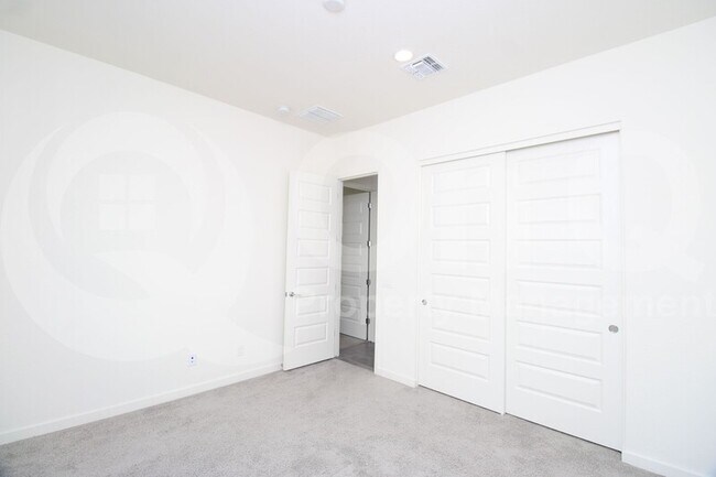 Building Photo - 1222 E La Mirada Dr