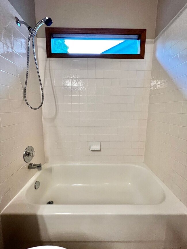 Building Photo - Charming 3 bed, 3 bath Ranch Home in South Fort Collins