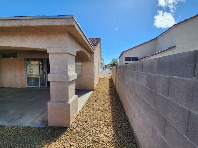 Building Photo - Single story home with tile and vinyl plan...