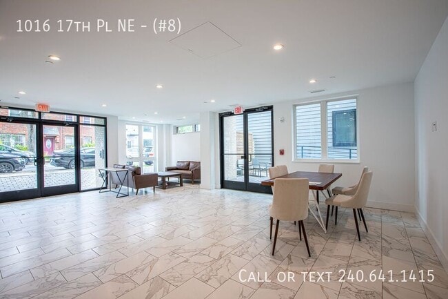 Building Photo - 1016 17th Pl NE