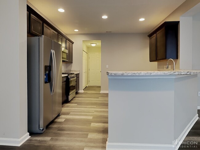 Building Photo - 2089 Shadow Fox Dr
