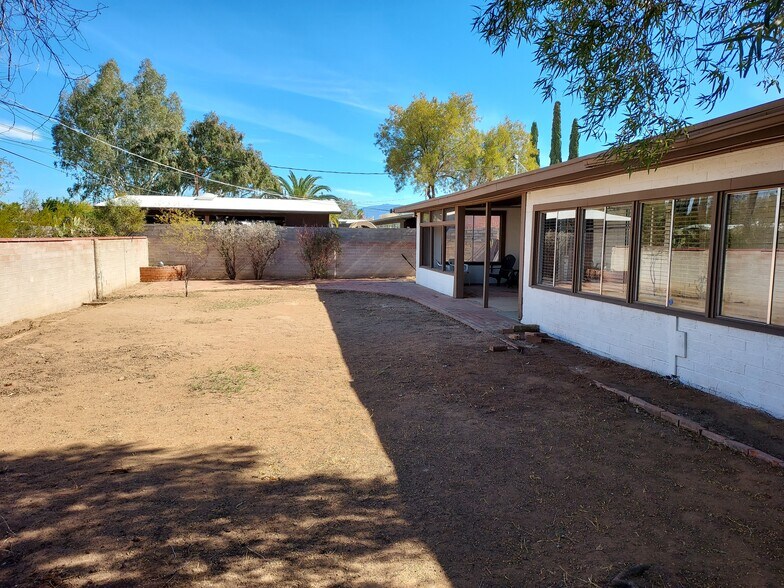 Backyard - 5917 E 4th St