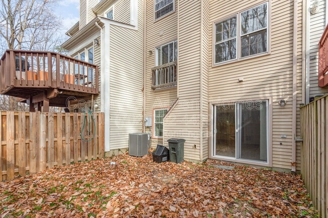 Building Photo - 6143 Summer Park Ln