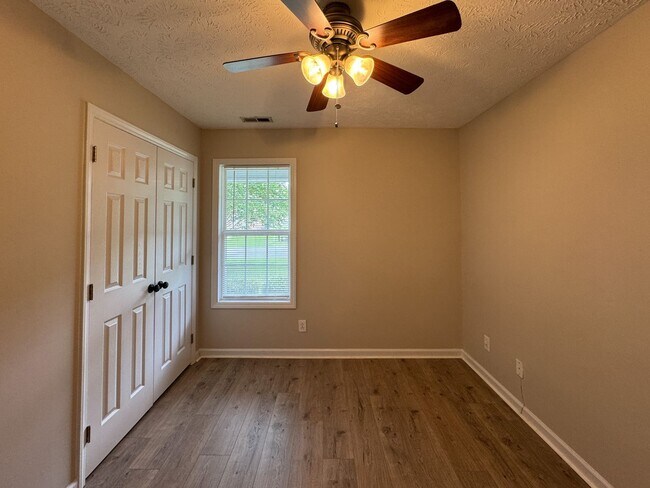 Building Photo - Cute 3 Bed 2 Bath Home in Spring Lake