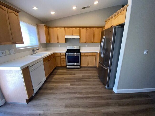 Building Photo - Sky Vista in Stead - Single Story Home with Fireplace and Mountain Views