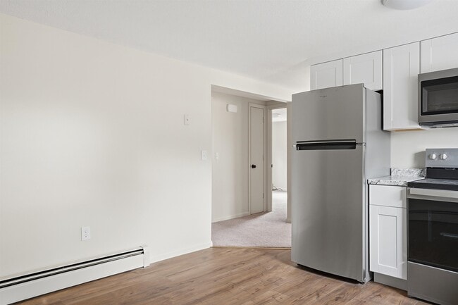 Building Photo - 289 Derry Rd