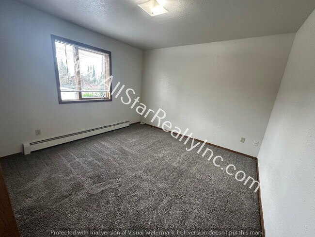 Building Photo - 216 N Flower St