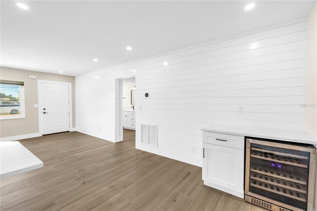 Building Photo - 4891 Venetian Blvd NE