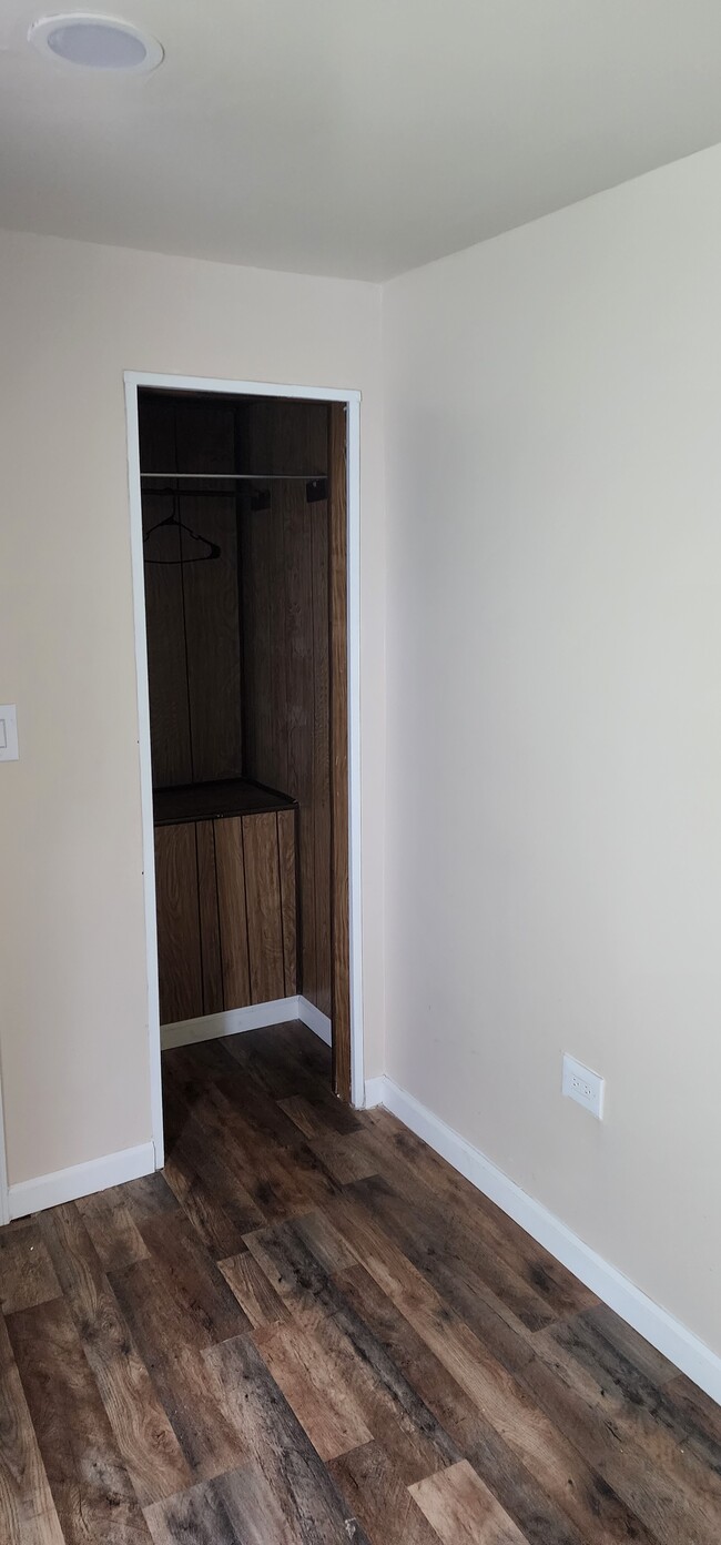 Building Photo - 639 Clinton St