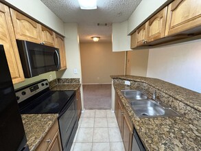 Building Photo - Spacious 1 bedroom/1 bathroom condo at Oasis at Pearl Lake