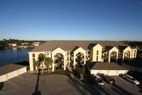 Building Photo - "Charming 2-Bed, 2-Bath Retreat in Kissimm...