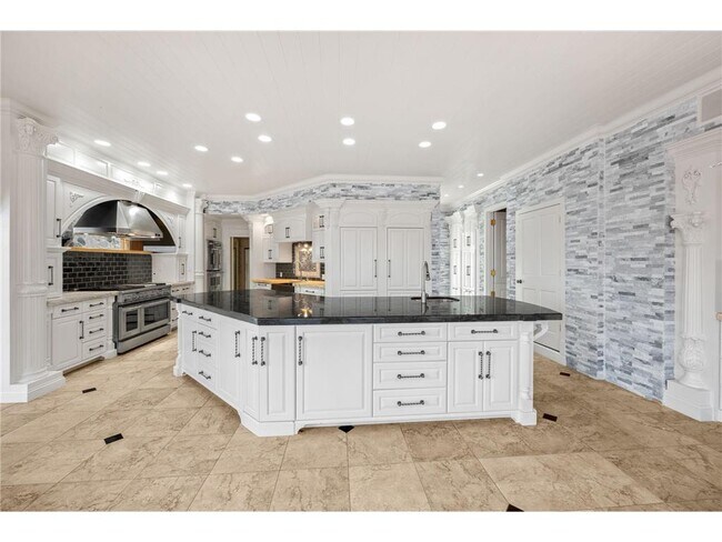 Building Photo - 1560 Bluff Creek Dr