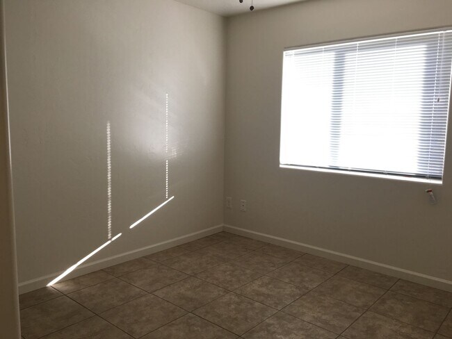 Building Photo - 4483 N Miner Rd